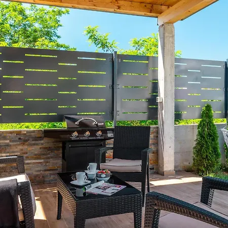 Pet Friendly In Будинок відпочинку Пореч